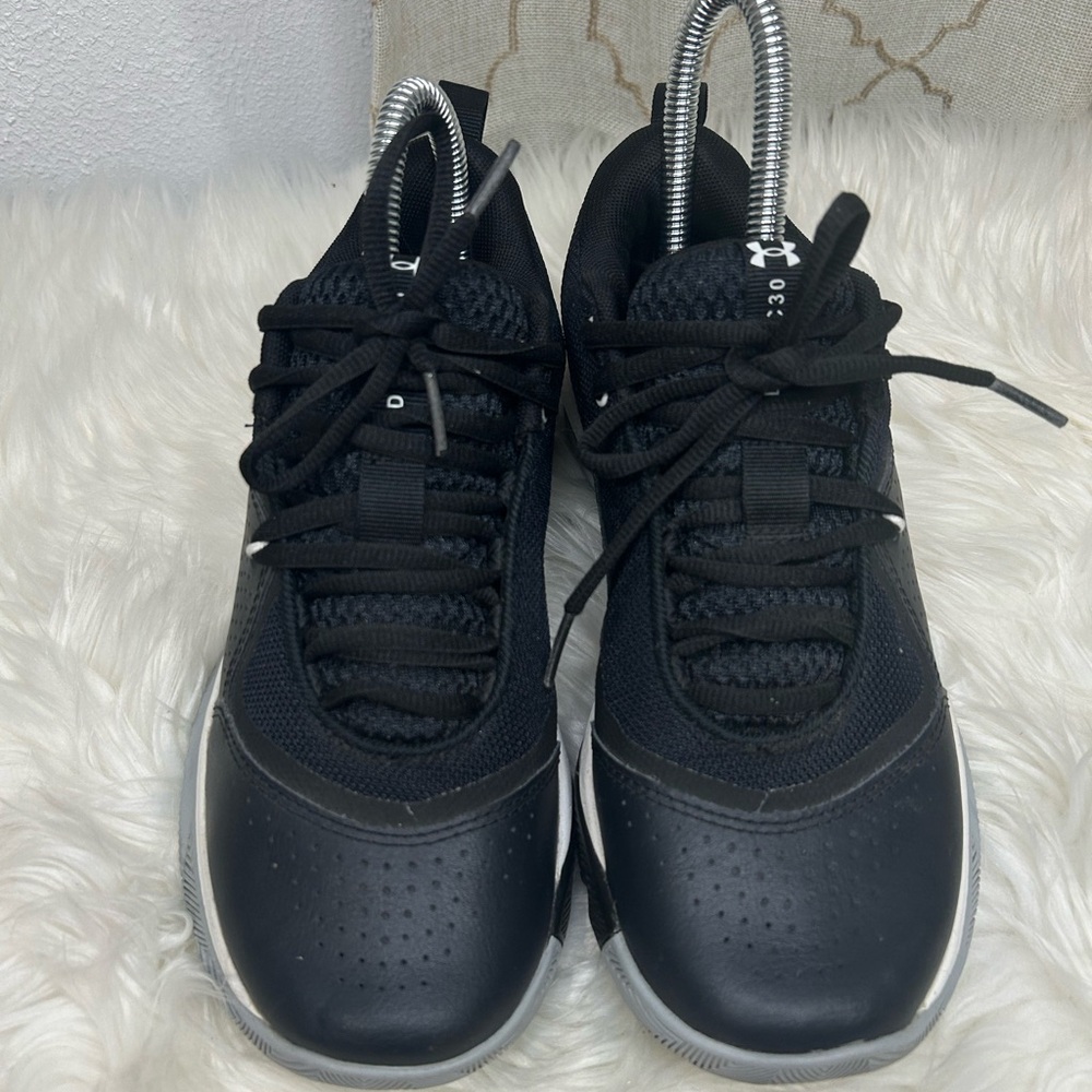 Under Armour GS SC 3 zero basketball trainers black  Athletic Shoes size 5Y